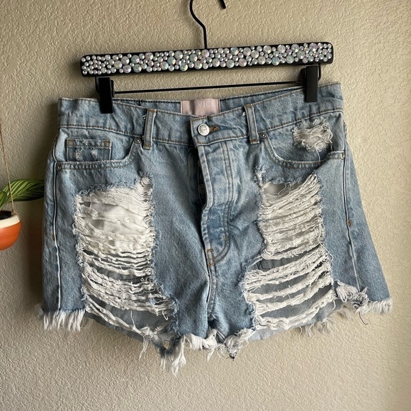 REVICE Pants - Revice distressed shorts